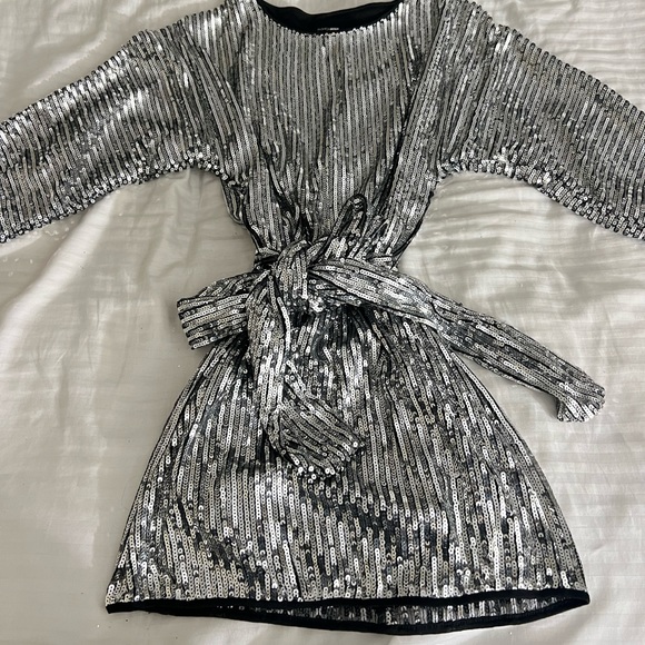 Silver sequins dress - Picture 1 of 4